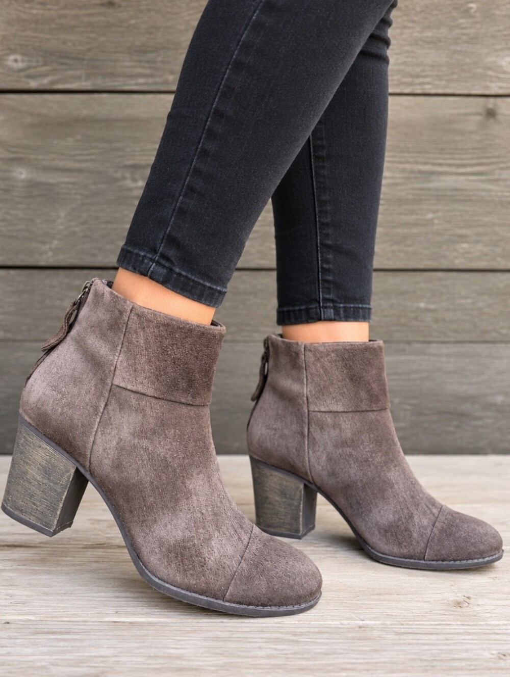 Clarks NEW Enfield Tess 90s Minimalist Revival Block Heel Comfort Bootie 9W